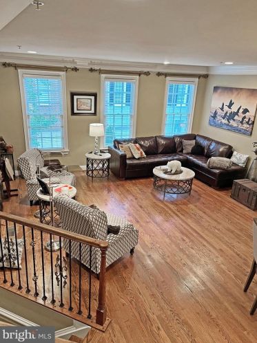 18 Alexander St, Alexandria VA  22314-3869 exterior