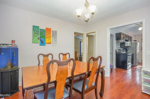 1148 Aberdeen St, Grand Rapids MI 49505-3822 exterior