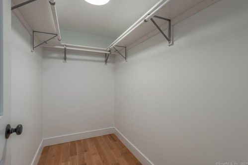 367 Chestnut Hl Rd, Wilton CT 06897-3504 exterior