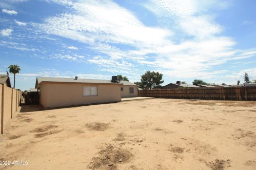 2202 73 Ave, Phoenix AZ 85033-1325 exterior