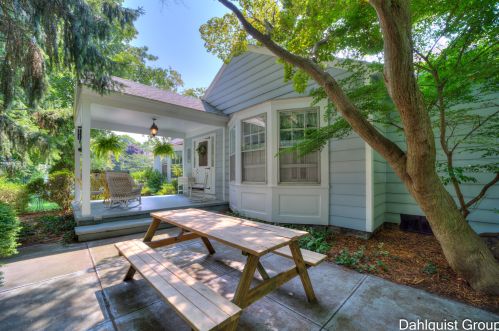 806 Moulton Ave, Meskegon MI 49445-2921 exterior