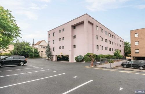 200 Paterson Ave, East Rutherford NJ 07073-1843 exterior