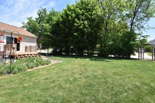 135 Martin Ln, Milwaukee WI 53207-4976 exterior