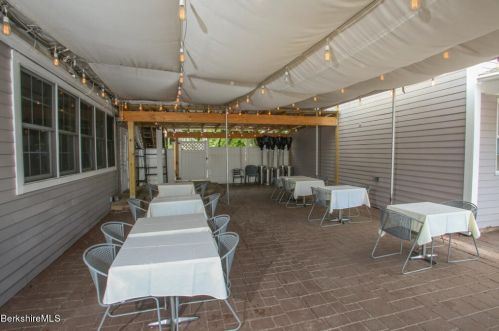 15 Franklin St, Lenox MA 01240-2304 exterior