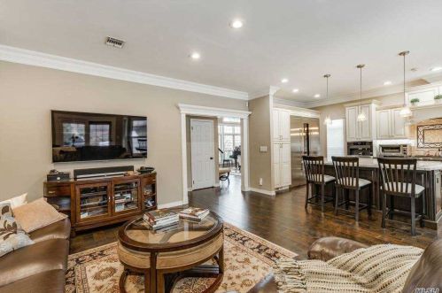 90 Hamlet Dr, Commack NY 11725-4438 exterior