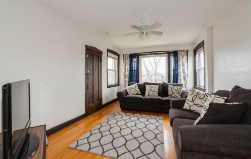 5353 Cullom Ave, Chicago IL 60641-1313 exterior