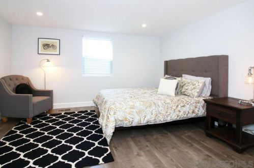 1146 Garnet Ave, San Diego CA 92109-2833 exterior