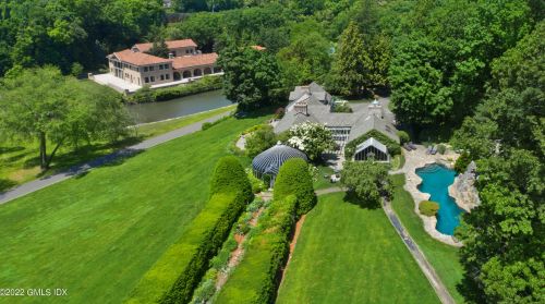 33 Mdw Wood Dr, Greenwich CT 06830-7023 exterior