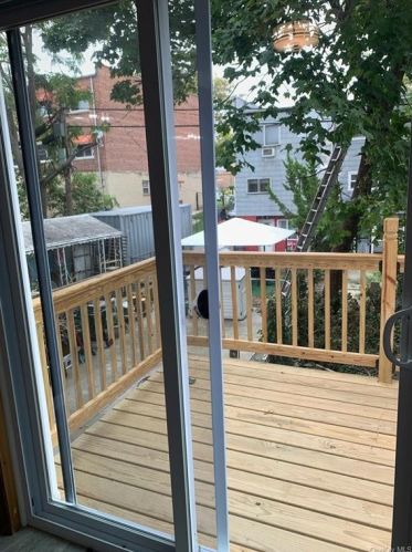 550 Bolton Ave, Bronx NY 10473-2903 exterior