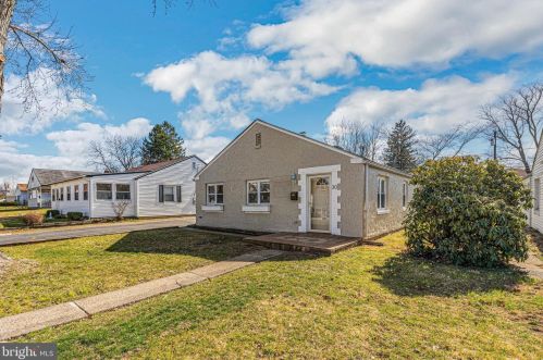 30 Norman St, Chester, PA 19014-2126