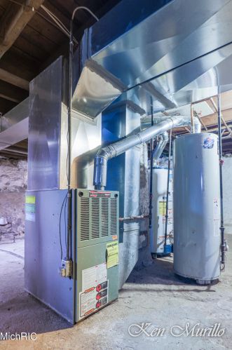 1556 Queen Ave, Grand Rapids MI 49505-4959 exterior