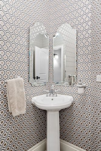 2111 Grace St, Chicago IL 60618-4901 exterior