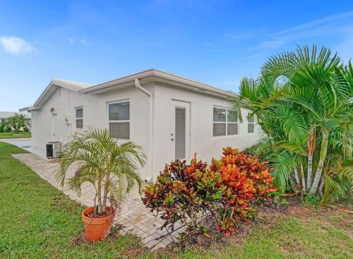 1914 12 Ave, Boynton Beach FL 33435-6024 exterior