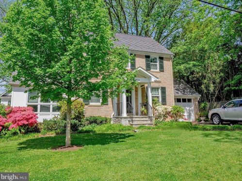 4904 Crescent St, Bethesda MD  20816-1702 exterior