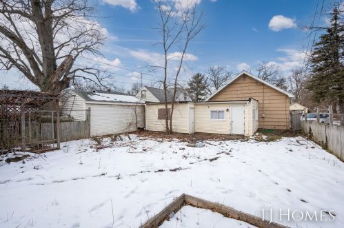 945 Emerson Ave, Meskegon MI  49442-5131 exterior