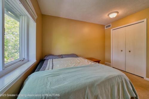 2444 Burcham Dr, East Lansing MI 48823-7246 exterior