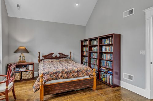 3800 Paulina St, Chicago IL 60609-2057 exterior