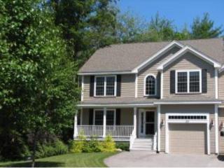 33 Carroll Ln, Seabrook, NH 03874-6101