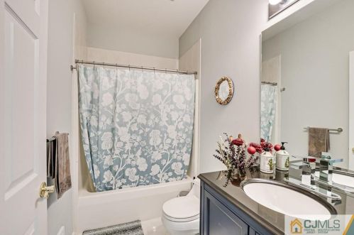 16 Sonia Ct, Edison NJ 08820-4443 exterior