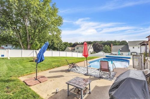 27 Ryefield, Enfield CT 06082-3935 exterior