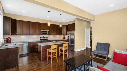 3935 Drake Ave, Chicago IL 60618-2219 exterior