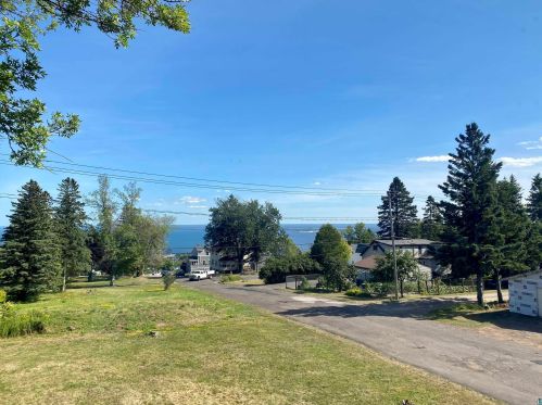 102 11 St, Duluth MN 55805-1554 exterior