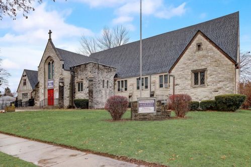 5946 40th St, Milwaukee WI  53209-3923 exterior