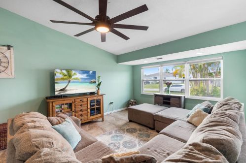 709 Dorchester St, Fort Pierce FL  34983-8762 exterior