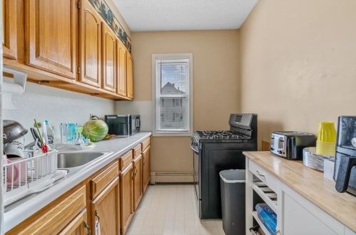 37 6 Ave, Woonsocket RI 02895-4024 exterior