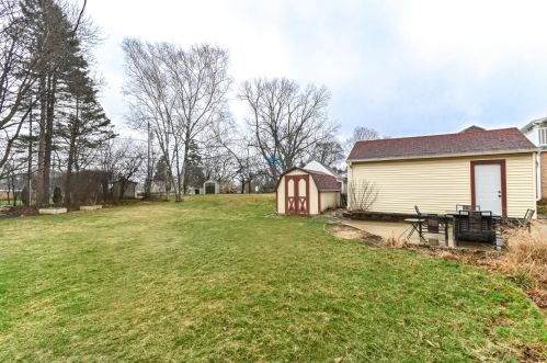 8465 Ravenswood Cir, Milwaukee WI 53226-4653 exterior