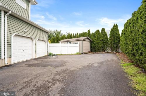 7 Kyle Ct, Trenton, NJ 08690-1422