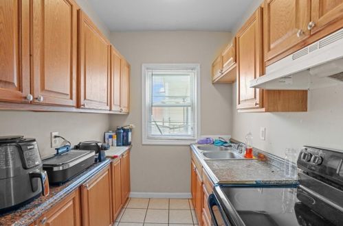 18 Daniel Ave, Providence RI 02909-4714 exterior