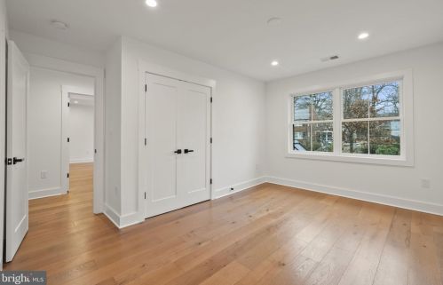 2706 Valley Dr, Alexandria VA  22302-2845 exterior