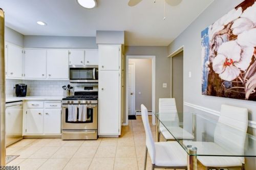 141 Hillside Ave, Bridgewater NJ  08807-1728 exterior