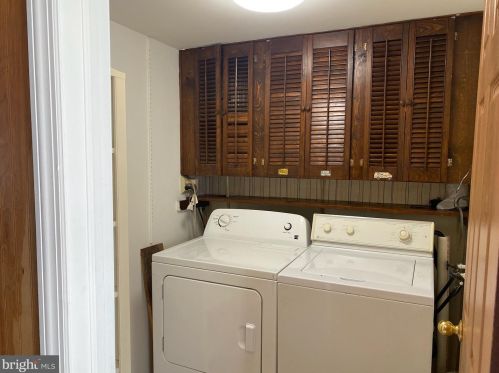 4 Driscoll Ct, New Brunswick NJ  08902-4159 exterior