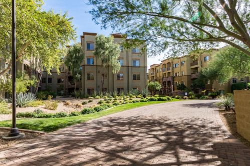 5450 Deer Valley Dr, Phoenix AZ  85054-8118 exterior