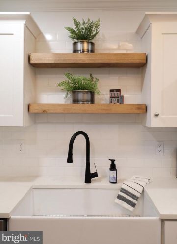 726 New Holland Ave, Lancaster PA  17602-2137 exterior