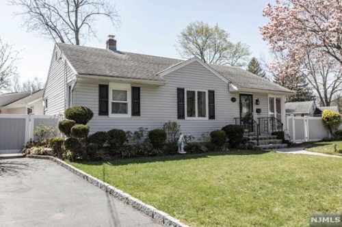 115 Andover Ave, Dumont, NJ 07628-1136