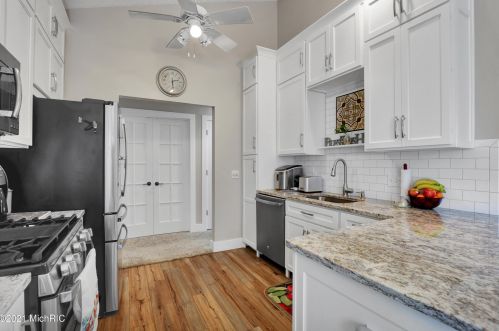 901 Marshall St, Portland MI 48875-1372 exterior