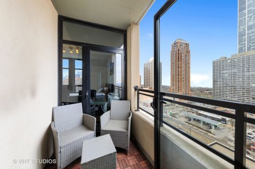 1255 State St, Chicago IL 60605-1928 exterior