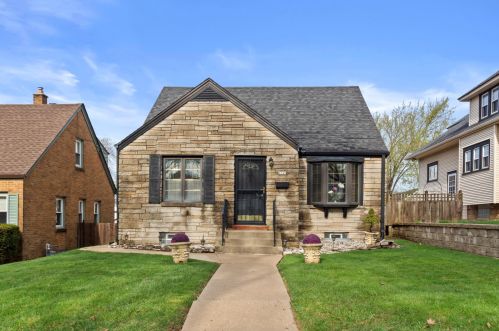 4249 1 Pl, Milwaukee WI 53207-3233 exterior