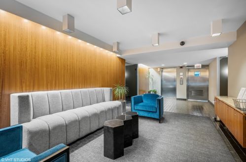 1555 Sandburg Ter, Chicago IL  60610-1350 exterior