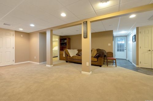 54 Quebec Dr, Huntington Station NY 11746-3870 exterior