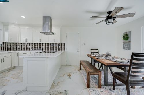 3571 Cardinal Dr, Concord CA 94520-1501 exterior