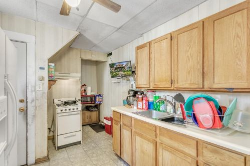 1261 36, Milwaukee WI 53215-1437 exterior