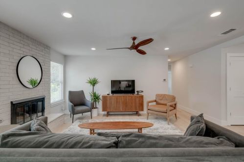 5405 Fairmont Cir, Austin TX 78745-2757 exterior