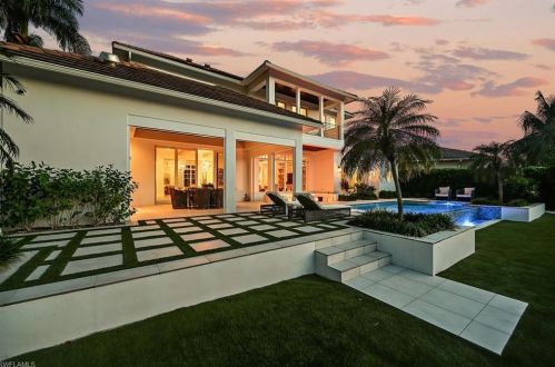 1501 Bluefin Ct, Naples FL 34102-1576 exterior