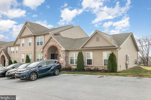 8431 Hilton St, Hummelstown PA  17036-8647 exterior