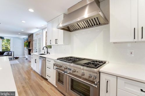 1326 Kirby Rd, Mc Lean VA  22101-2409 exterior