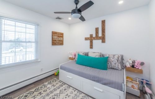 30 Stratfordshire Dr, Wantage NJ  07461-4223 exterior